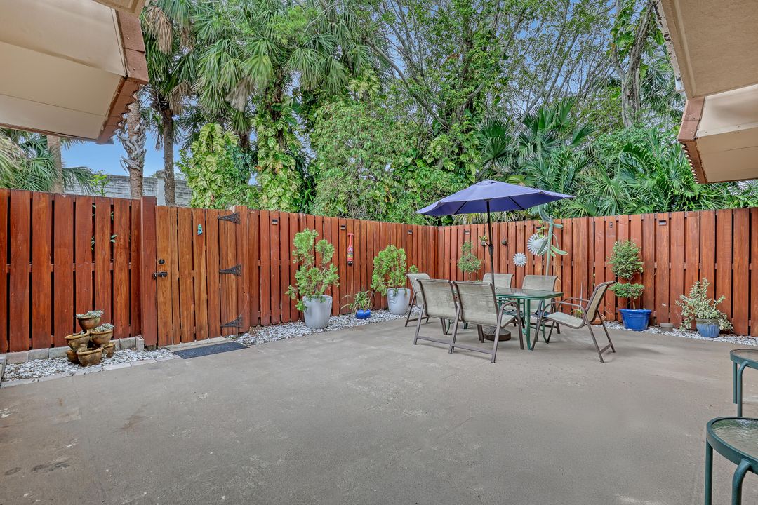 For Sale: $339,000 (2 beds, 2 baths, 1288 Square Feet)