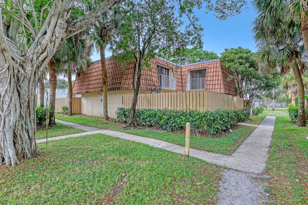 For Sale: $339,000 (2 beds, 2 baths, 1288 Square Feet)