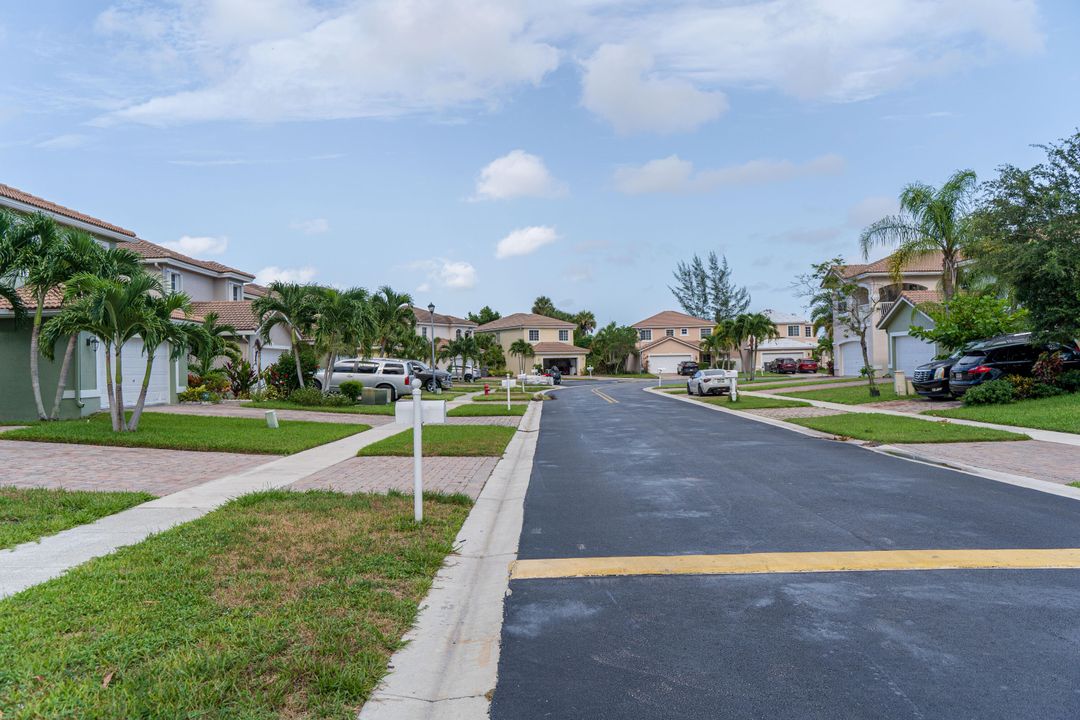 For Sale: $545,000 (4 beds, 2 baths, 2296 Square Feet)