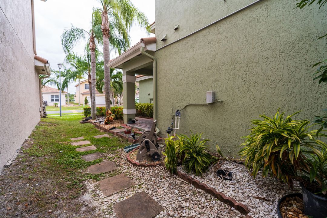 For Sale: $545,000 (4 beds, 2 baths, 2296 Square Feet)