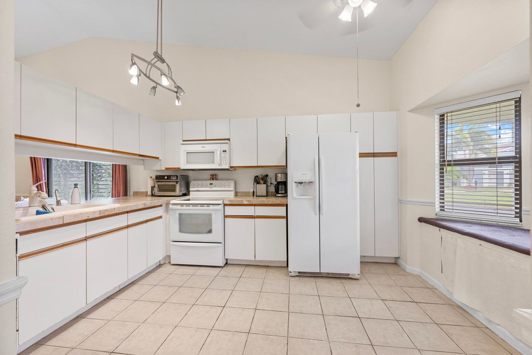 For Sale: $450,000 (3 beds, 2 baths, 1379 Square Feet)