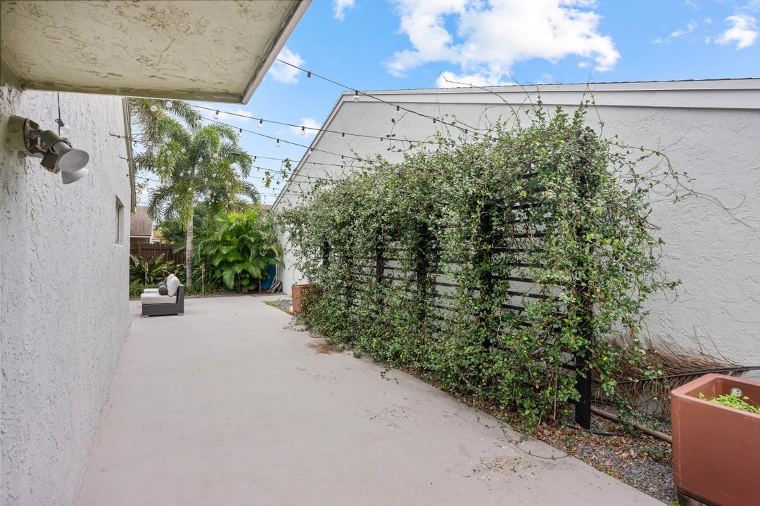 For Sale: $450,000 (3 beds, 2 baths, 1379 Square Feet)