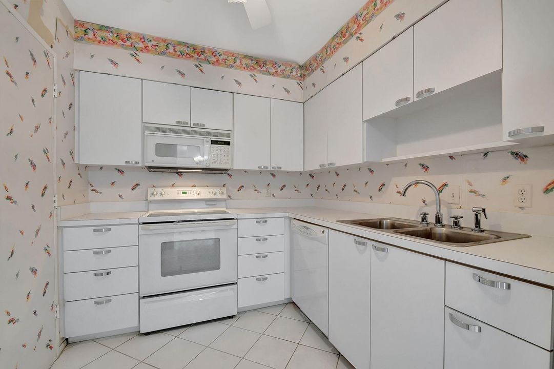 For Sale: $1,195,000 (2 beds, 2 baths, 1559 Square Feet)