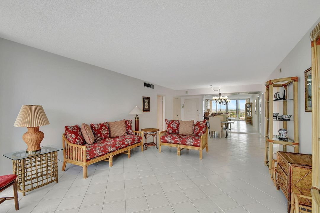 For Sale: $1,195,000 (2 beds, 2 baths, 1559 Square Feet)