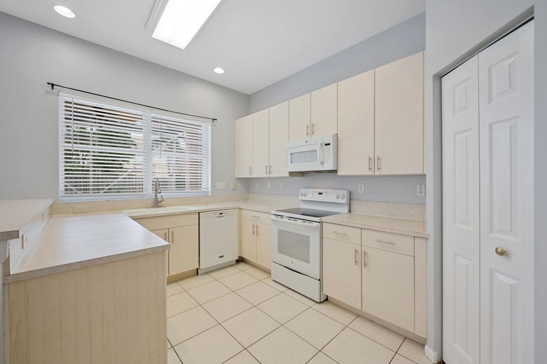 For Sale: $620,000 (4 beds, 2 baths, 2742 Square Feet)