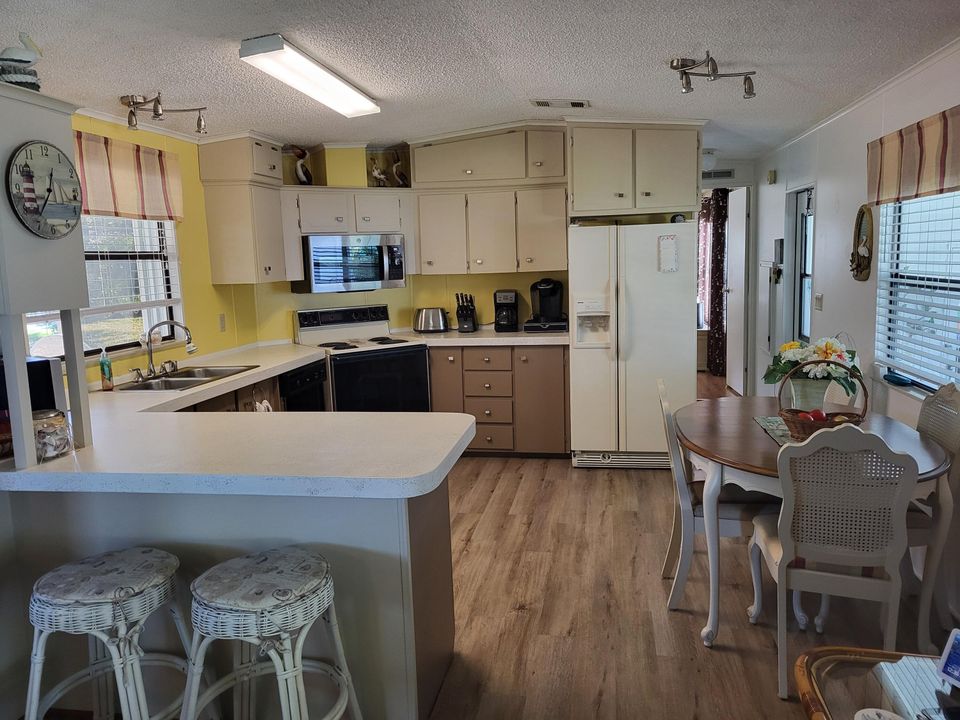 For Sale: $46,500 (2 beds, 2 baths, 960 Square Feet)