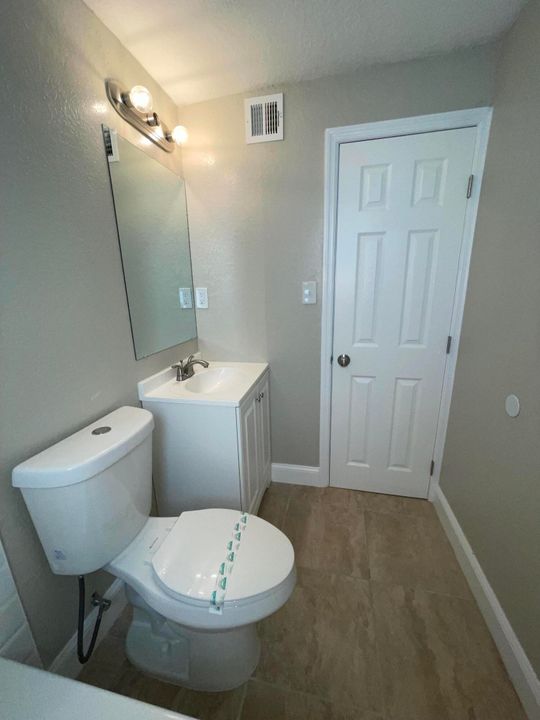 For Rent: $1,400 (2 beds, 1 baths, 528 Square Feet)