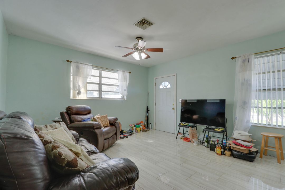 For Sale: $475,000 (4 beds, 2 baths, 1327 Square Feet)