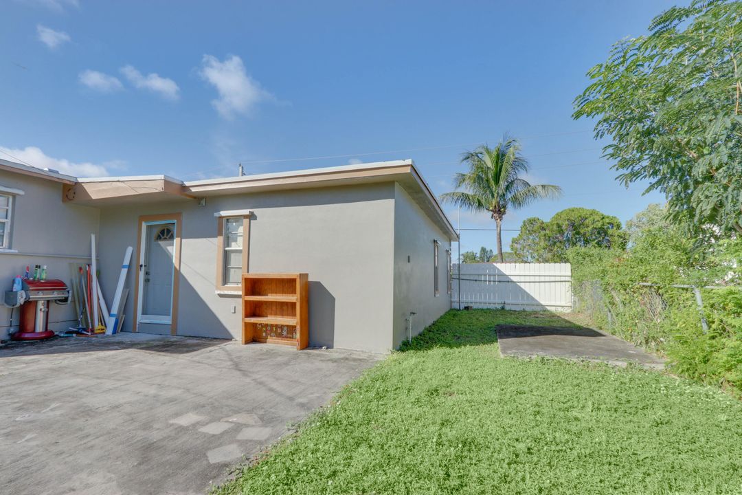 For Sale: $475,000 (4 beds, 2 baths, 1327 Square Feet)