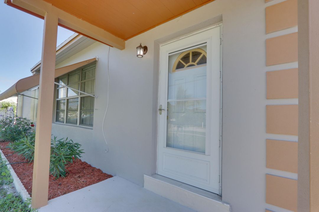 For Sale: $475,000 (4 beds, 2 baths, 1327 Square Feet)