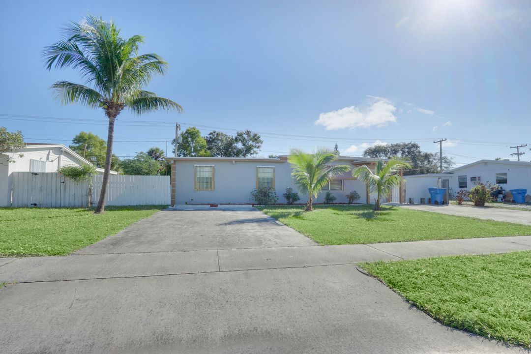 For Sale: $475,000 (4 beds, 2 baths, 1327 Square Feet)