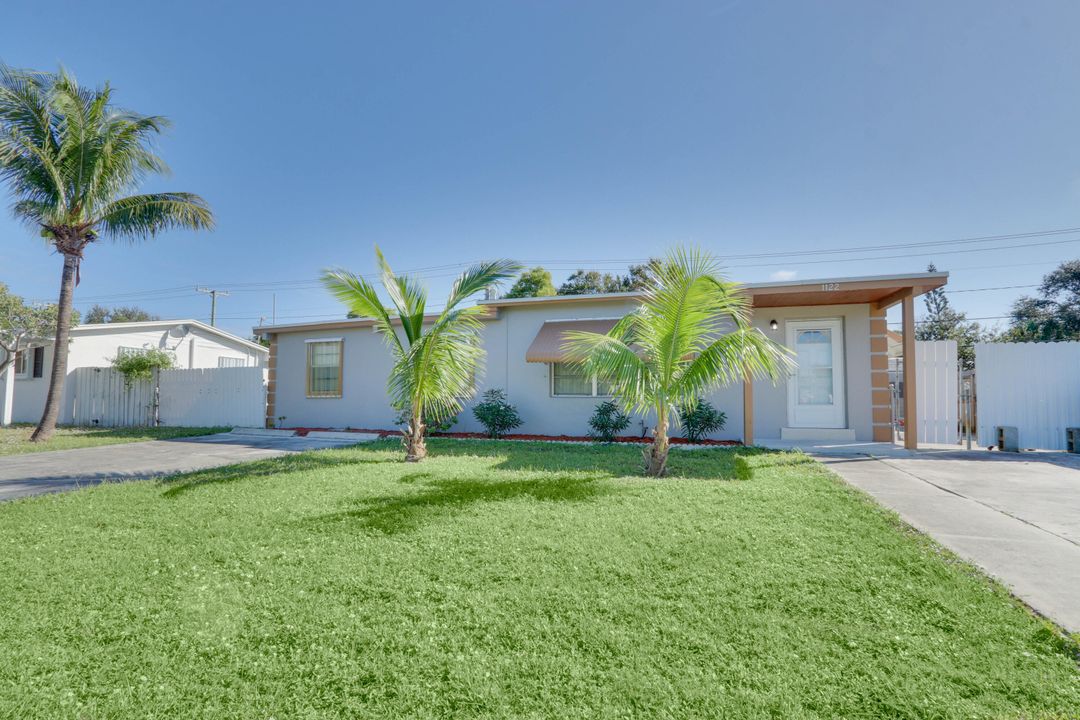 For Sale: $475,000 (4 beds, 2 baths, 1327 Square Feet)