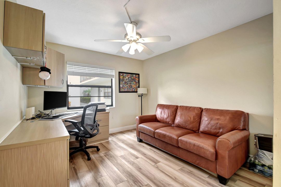 For Sale: $237,000 (2 beds, 2 baths, 1040 Square Feet)