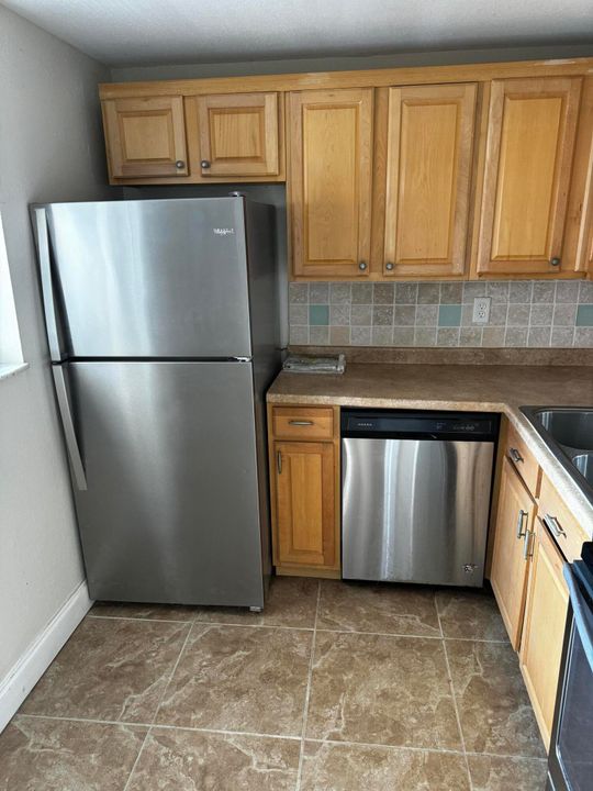 For Sale: $120,000 (1 beds, 1 baths, 735 Square Feet)