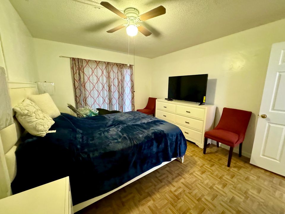 For Sale: $103,000 (1 beds, 1 baths, 774 Square Feet)