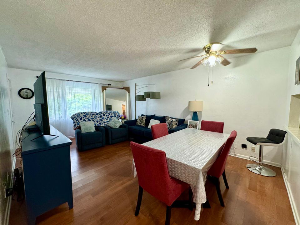 For Sale: $103,000 (1 beds, 1 baths, 774 Square Feet)