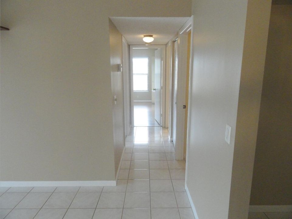 For Sale: $179,500 (2 beds, 2 baths, 1111 Square Feet)