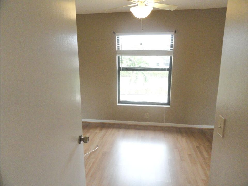 For Sale: $179,500 (2 beds, 2 baths, 1111 Square Feet)