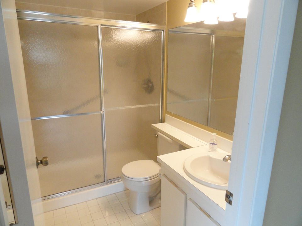 For Sale: $179,500 (2 beds, 2 baths, 1111 Square Feet)