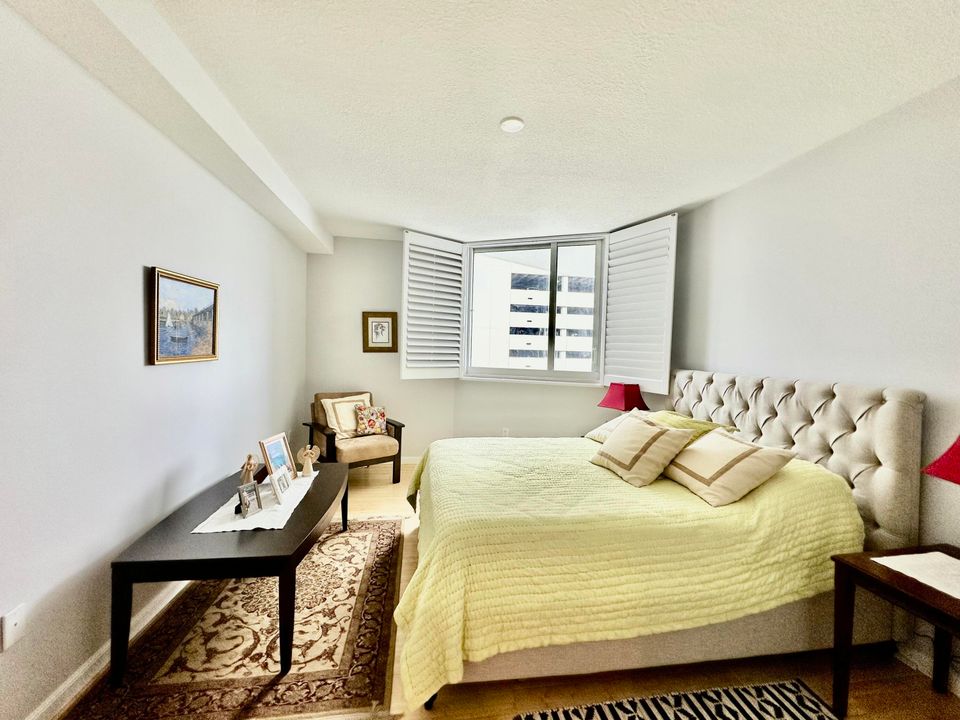 For Sale: $550,000 (2 beds, 2 baths, 1175 Square Feet)