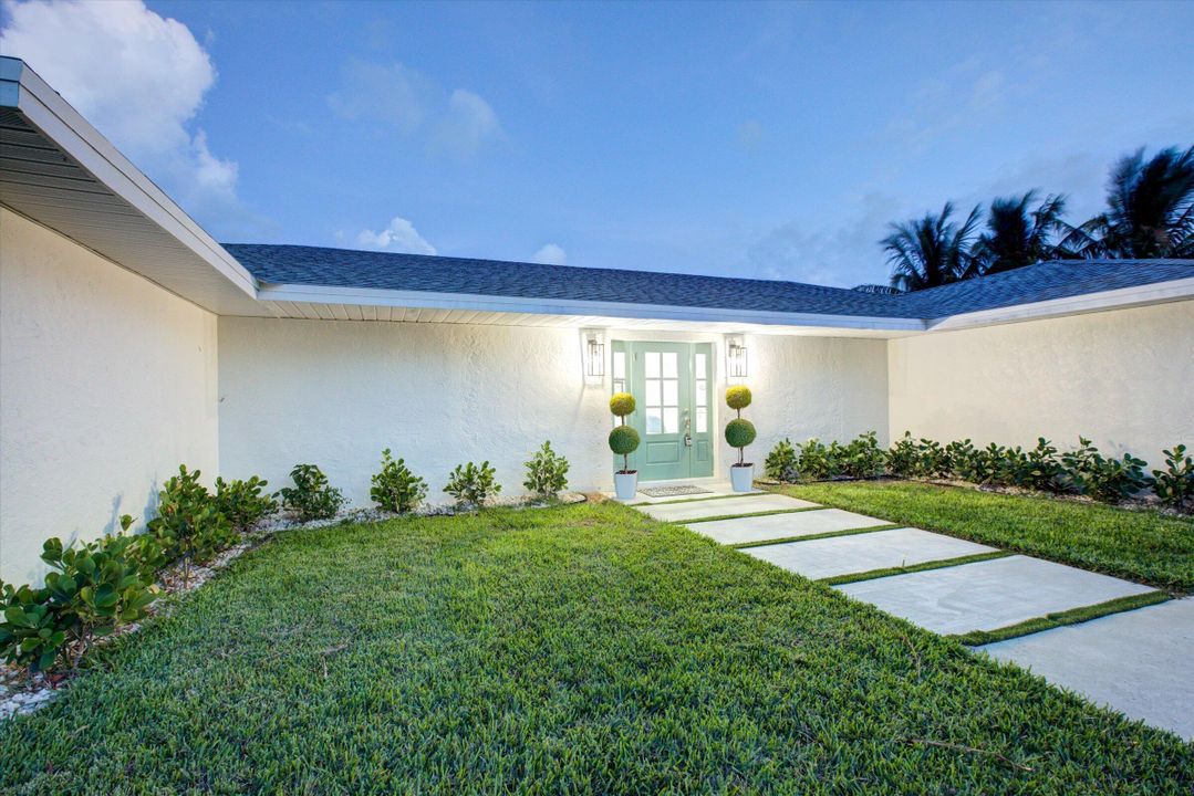 For Sale: $1,275,000 (3 beds, 2 baths, 2129 Square Feet)