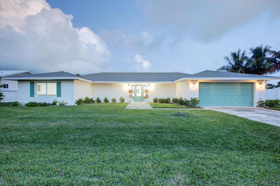 For Sale: $1,275,000 (3 beds, 2 baths, 2129 Square Feet)