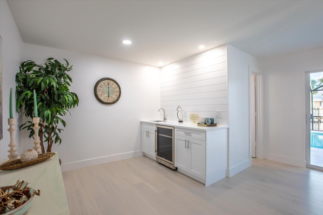 For Sale: $1,275,000 (3 beds, 2 baths, 2129 Square Feet)