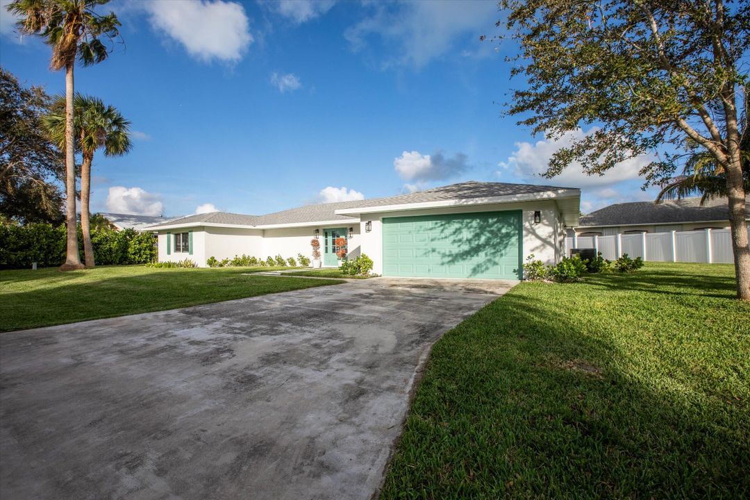 For Sale: $1,275,000 (3 beds, 2 baths, 2129 Square Feet)