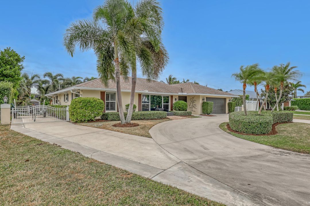 For Sale: $895,000 (4 beds, 2 baths, 2207 Square Feet)