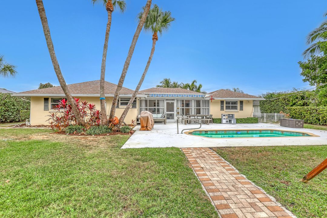 For Sale: $895,000 (4 beds, 2 baths, 2207 Square Feet)