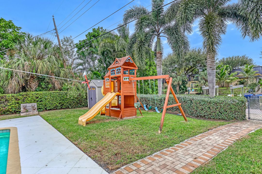 For Sale: $895,000 (4 beds, 2 baths, 2207 Square Feet)