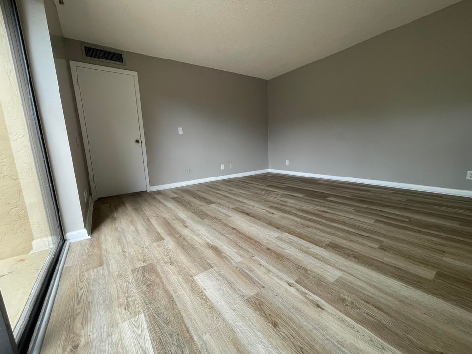 For Rent: $1,900 (2 beds, 2 baths, 1328 Square Feet)