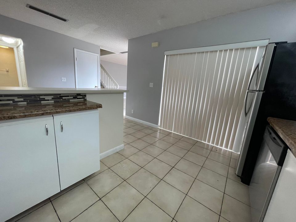 For Rent: $1,900 (2 beds, 2 baths, 1328 Square Feet)