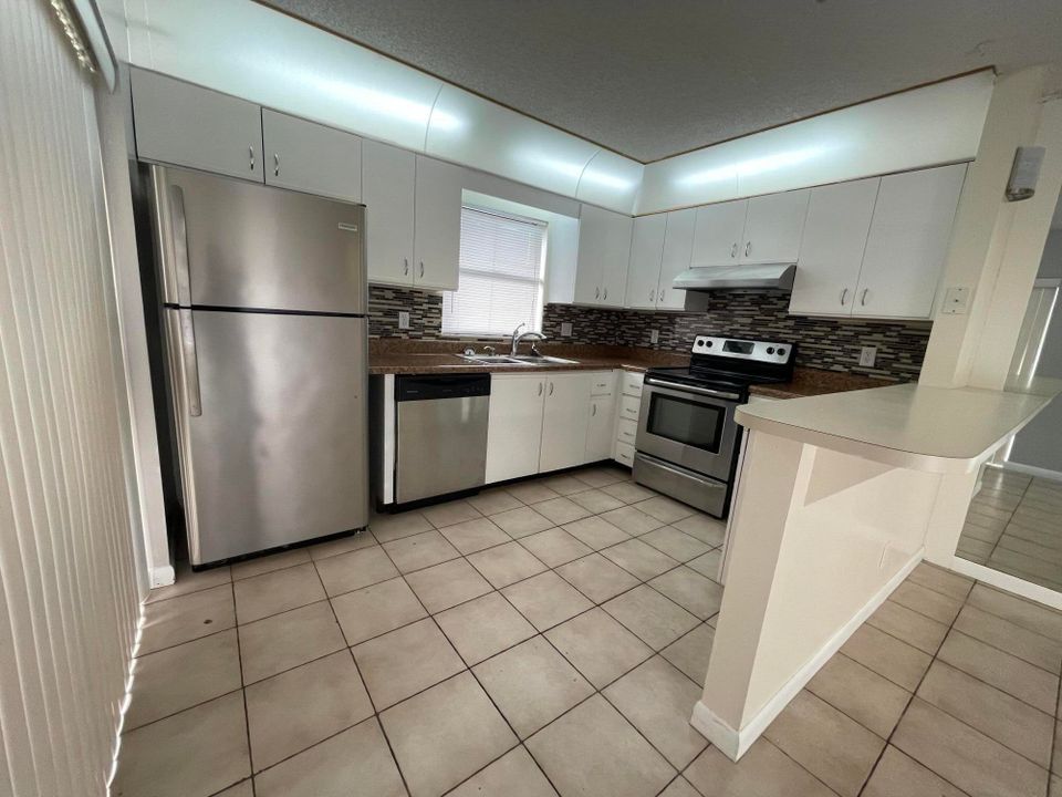 For Rent: $1,900 (2 beds, 2 baths, 1328 Square Feet)