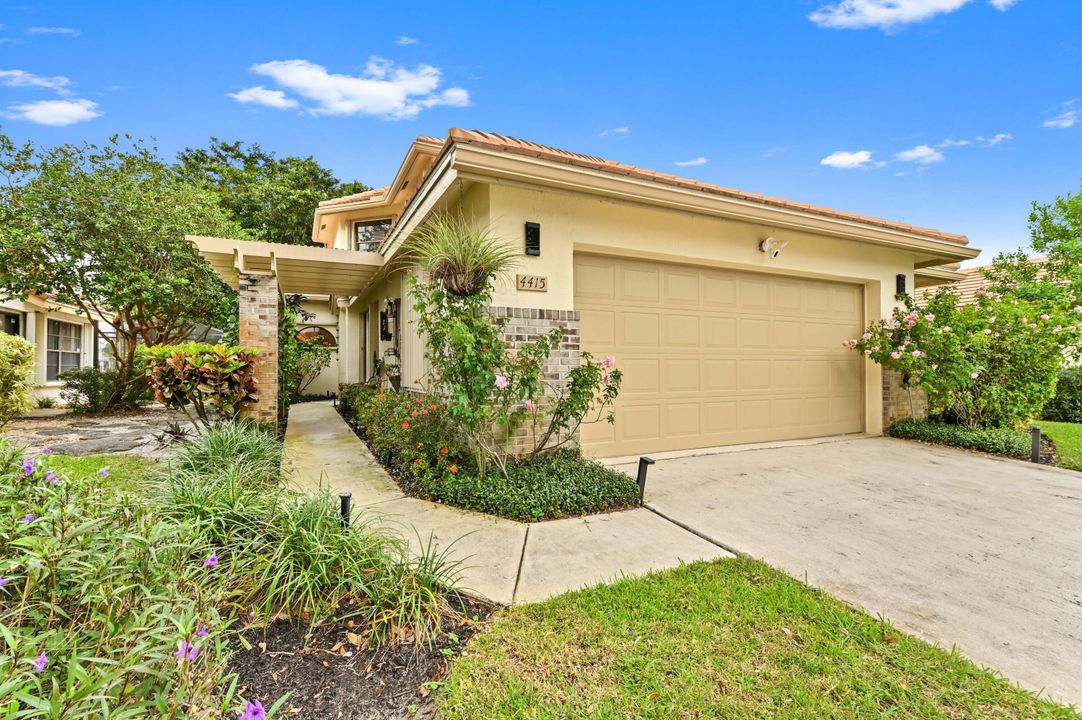 For Sale: $765,000 (3 beds, 2 baths, 2160 Square Feet)