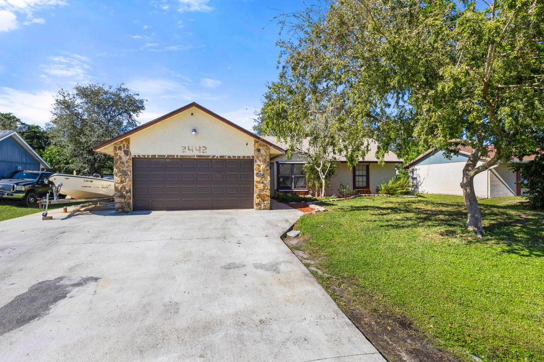 For Sale: $399,900 (4 beds, 2 baths, 1343 Square Feet)