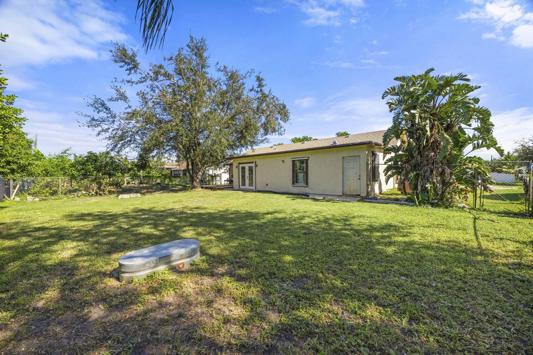 For Sale: $399,900 (4 beds, 2 baths, 1343 Square Feet)