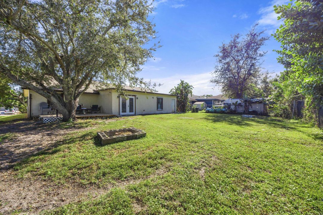 For Sale: $399,900 (4 beds, 2 baths, 1343 Square Feet)