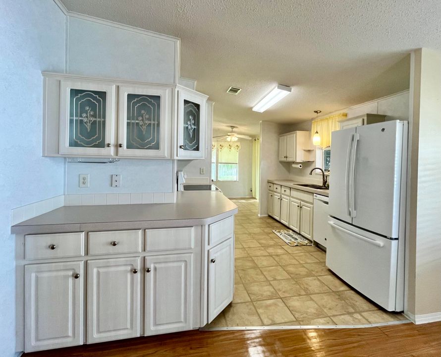 For Sale: $192,900 (2 beds, 2 baths, 1269 Square Feet)