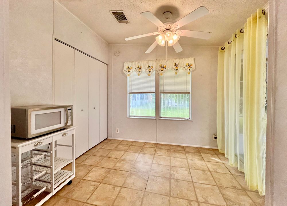 For Sale: $192,900 (2 beds, 2 baths, 1269 Square Feet)