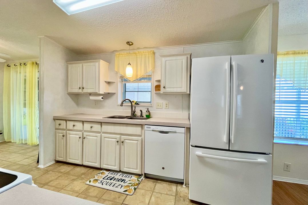 For Sale: $192,900 (2 beds, 2 baths, 1269 Square Feet)