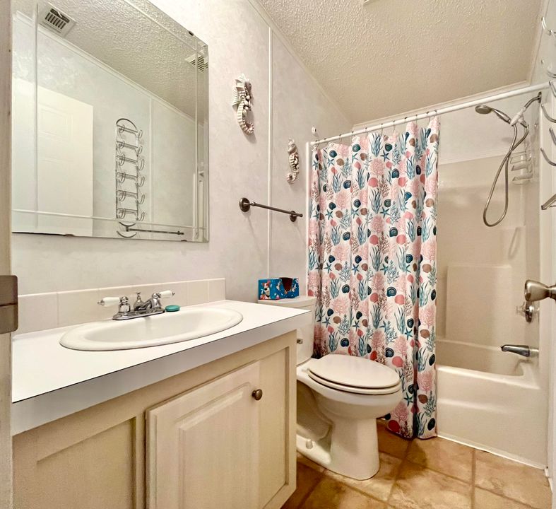 For Sale: $192,900 (2 beds, 2 baths, 1269 Square Feet)