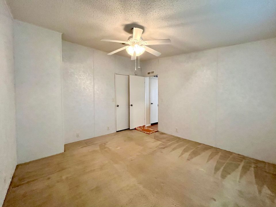 For Sale: $192,900 (2 beds, 2 baths, 1269 Square Feet)