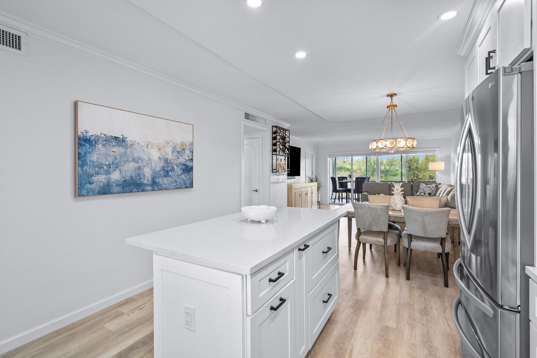 For Sale: $474,900 (2 beds, 2 baths, 970 Square Feet)