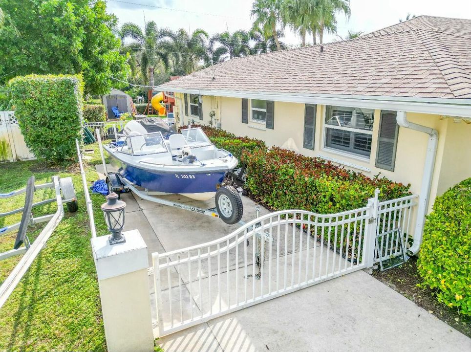 For Sale: $895,000 (4 beds, 2 baths, 2207 Square Feet)