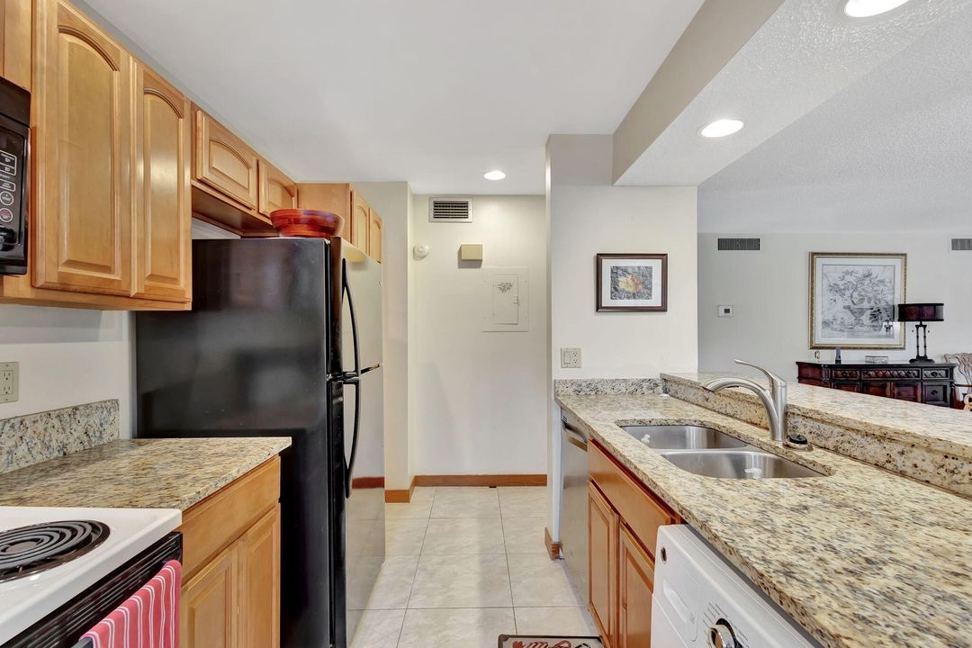 For Sale: $459,000 (2 beds, 2 baths, 1366 Square Feet)