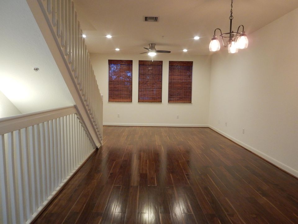 For Rent: $2,575 (2 beds, 2 baths, 1448 Square Feet)