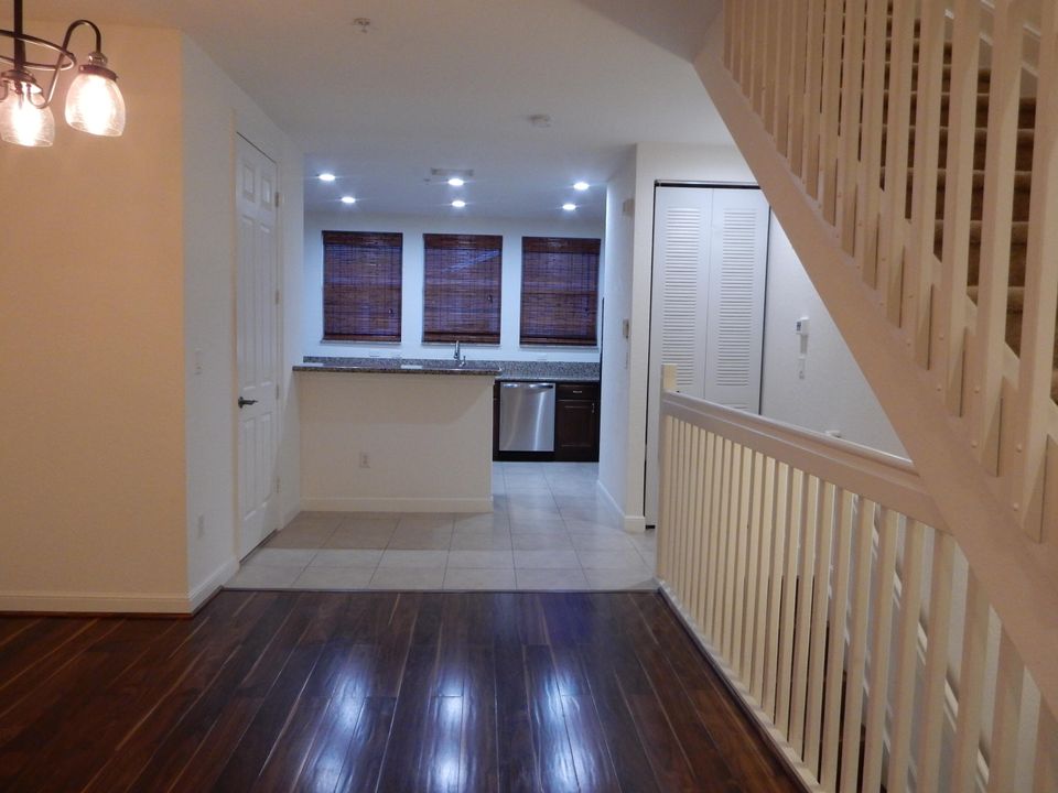 For Rent: $2,575 (2 beds, 2 baths, 1448 Square Feet)