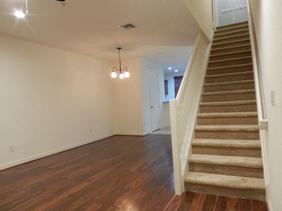 For Rent: $2,575 (2 beds, 2 baths, 1448 Square Feet)