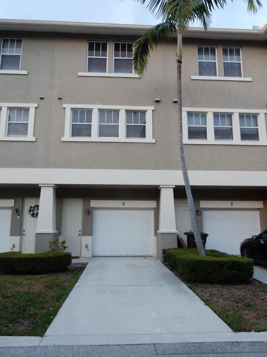 For Rent: $2,575 (2 beds, 2 baths, 1448 Square Feet)